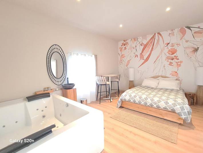 Location de vacances pour 4 personnes, avec Jacuzzi ainsi que Jardin et Vue à Boeschepe