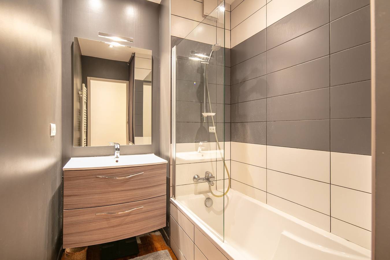 Ganze Wohnung, Ferienwohnung für 4 Personen mit Terrasse in Grenoble, Isère