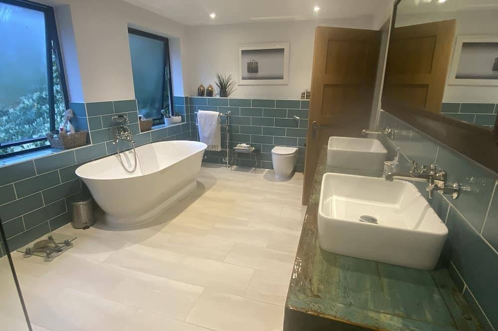Grand open plan modern home with heaps of light, and close to London in Kingston upon Thames, London
