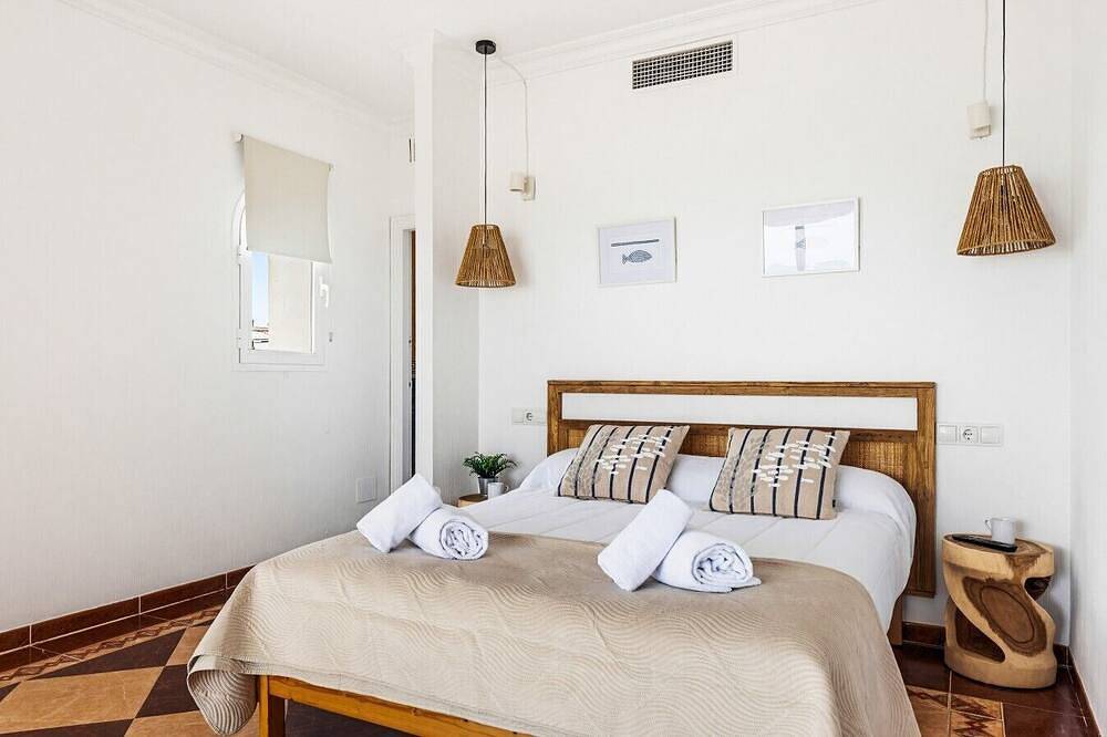 Apartamento entero, Beach Penthouse with amazing views and terrace in Cala Makikica (Sant Lluís), Sant Lluís