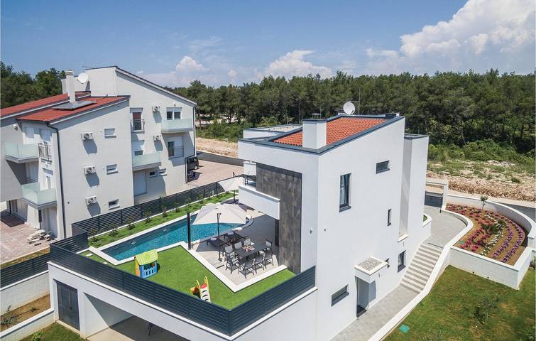 Location de vacances pour 10 personnes, avec sauna et jardin ainsi que jacuzzi et terrasse à Biograd na Moru - 3