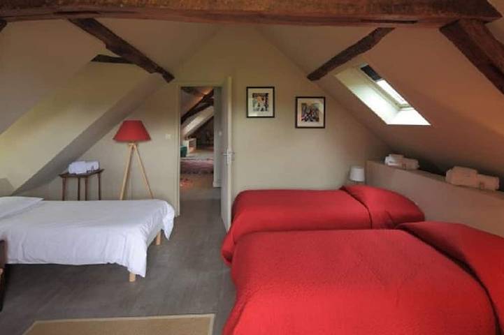 Location de vacances pour 8 personnes, avec piscine ainsi que terrasse et jardin à Ambillou - 4