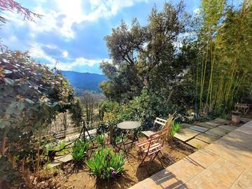 Gîte pour 2 personnes, avec vue et jardin à Collobrières