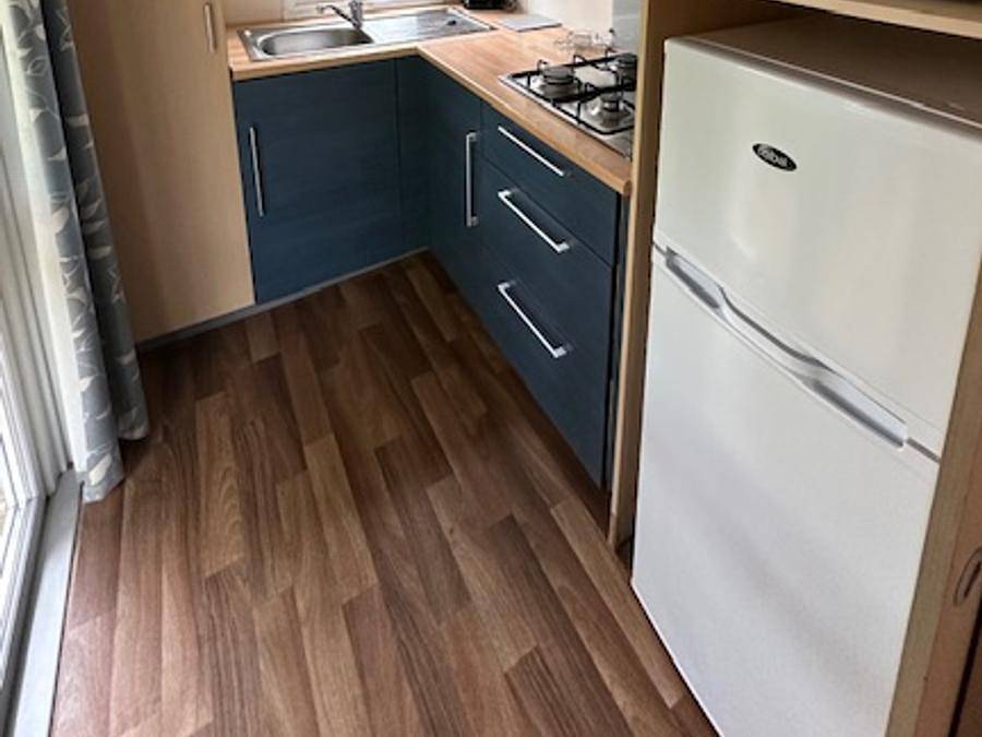 Flower Camping De la Plage - Mobile home 6 persons - Comfort 28m² 2 bedrooms + covered terrace 13.5m² - Tv in Saint-Cirq-Lapopie, Causses du Quercy Regional Nature Park