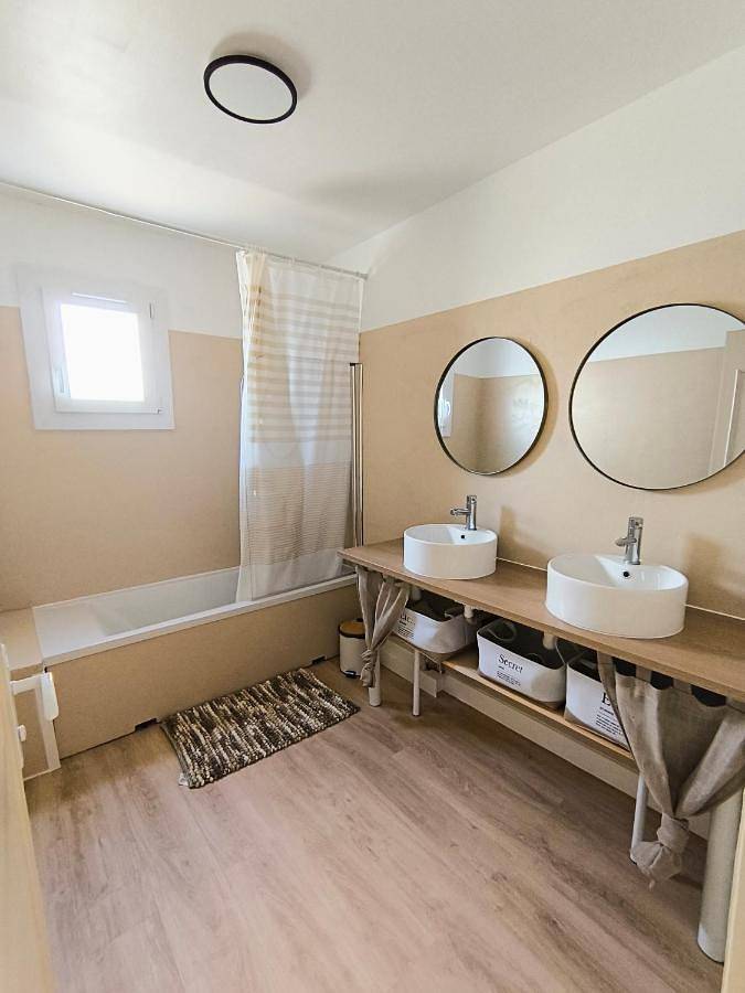 Location de vacances pour 9 personnes, avec piscine ainsi que vue et terrasse à Montredon-des-Corbières - 4