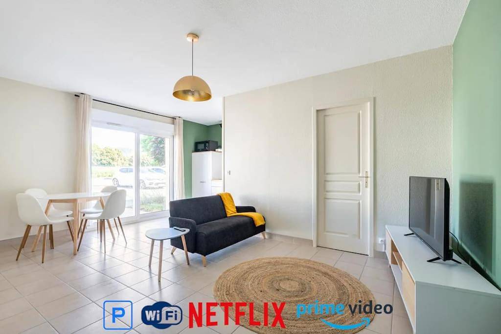 Appartement entier, One-Bedroom Apartment in Montréal-la-Cluse, Nantua