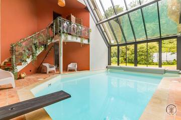 Gîte pour 4 personnes, avec piscine ainsi que jardin et terrasse dans la Manche