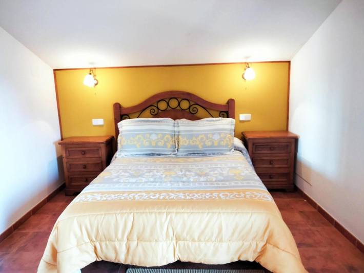 Country House 'Casa Rural El Robledo' with Private Terrace and Private Garden in Muñotello, Ávila Region