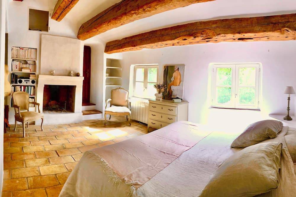 18th-century bastide 6 minutes from the center of Aix-en-Provence in Le Tholonet, Region de Aix-en-Provence