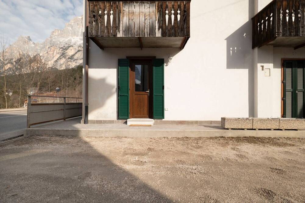 Ganze Wohnung, Guesthost - Charming and modern apartment of about 50 sqm, perfect for two guests, located on the ground floor (two steps to access). The property is located in San Vito di Cadore, a hidden jewel in the Dolomites, just 10 km from Cortina d'Ampezzo and a in San Vito di Cadore, Dolomiti Superski