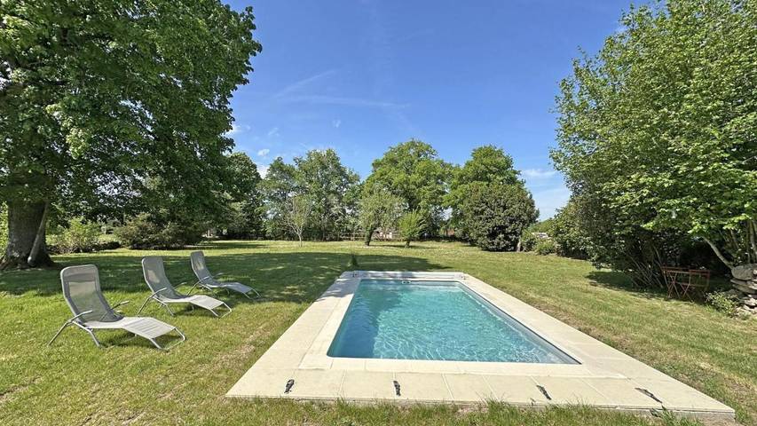 Location de vacances pour 8 personnes, avec Terrasse ainsi que Jardin et Piscine à Bessines-sur-Gartempe - 4