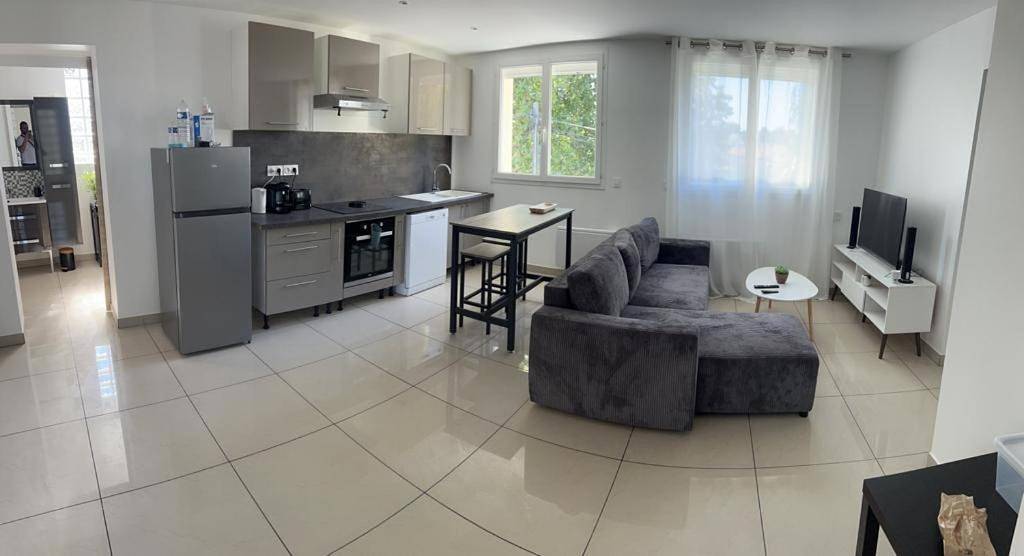Appartement entier, One-Bedroom Apartment in Le Thillay, Val-d'Oise