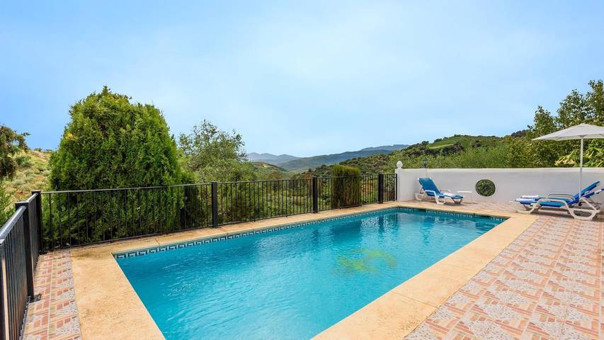 Chalet para 4 personas, con piscina y balcón/terraza, Se admiten mascotas en Sierra de las Nieves - 2