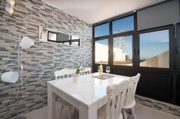 Vakantieappartement voor 2 personen, with zwembad and terras as well as tuin in Puerto del Carmen