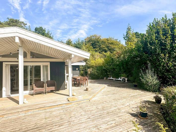Feriehus for 6 personer, med terrasse i Hornbæk