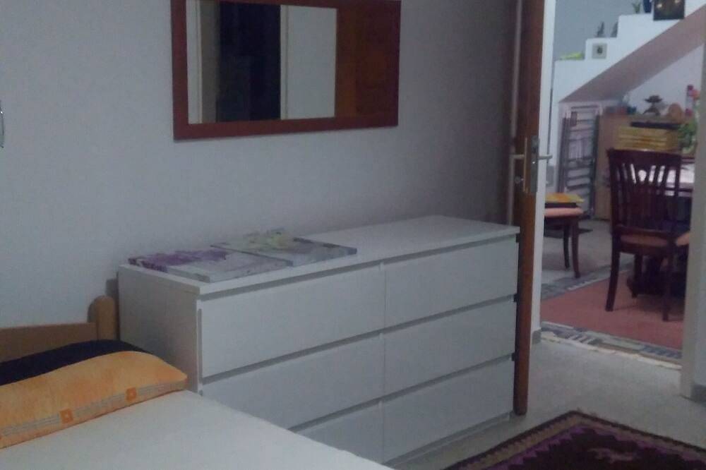 Lovely room (each 80€ for 2 persons) with bathroom (+10€ per day for kitchen) in Municipalité de Budva