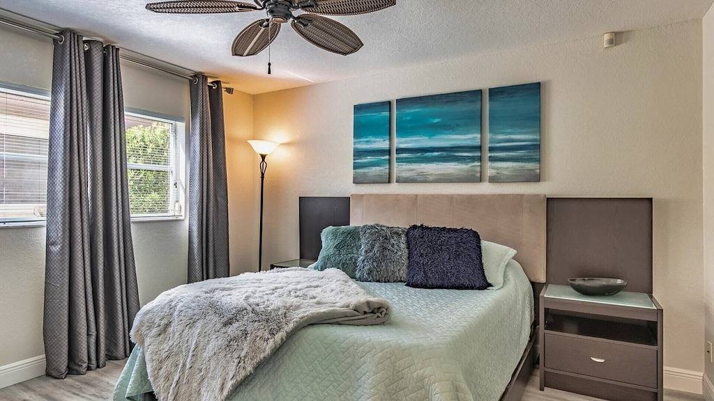 Beginnen Sie Ihren Traumurlaub in diesem wunderschönen Haus auf den Punta Gorda-Inseln. Wenn Sie Ihren Sorgen entfliehen und sich entspannen möchten, ist dies das ultimative Zuhause für Sie. in Punta Gorda Isles, Punta Gorda