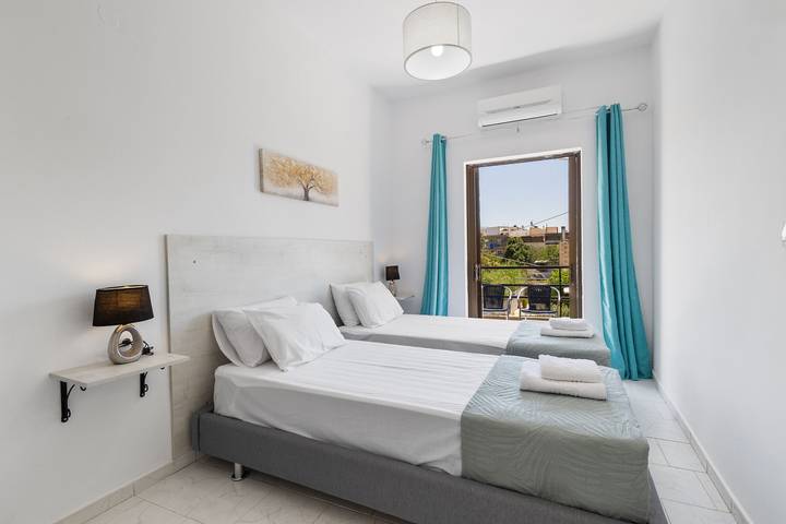 Holiday apartment for 3 people, with ocean view and balcony, child-friendly - 1