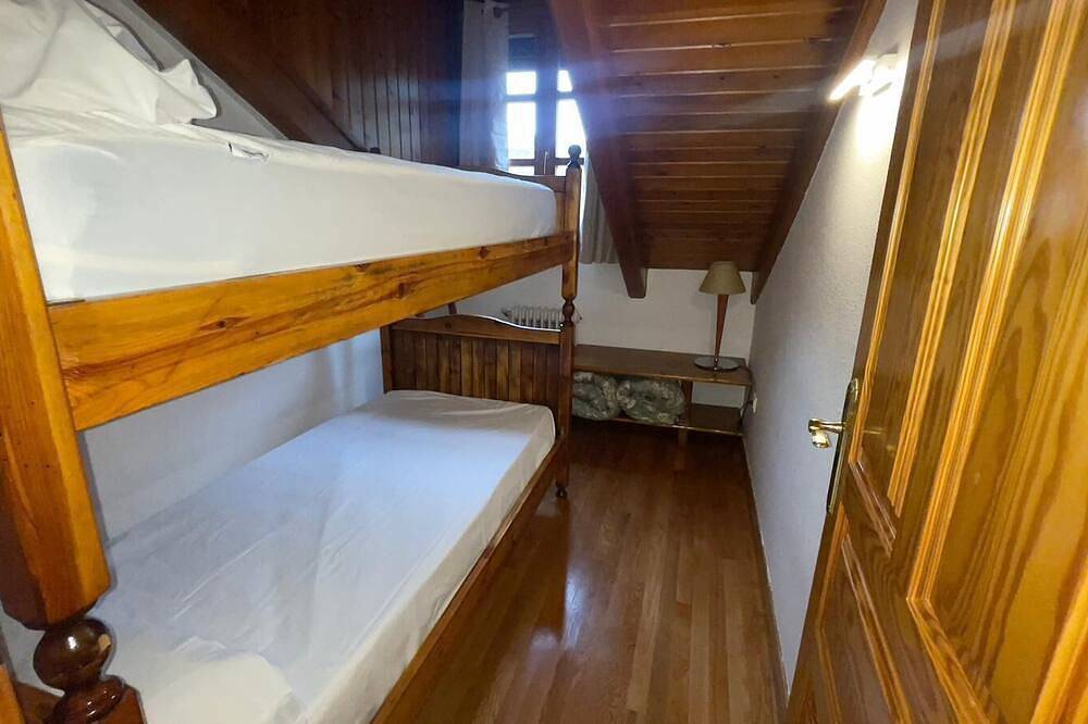 Entire apartment, Cozy penthouse in the center of Benasque in Cerler, Benasque