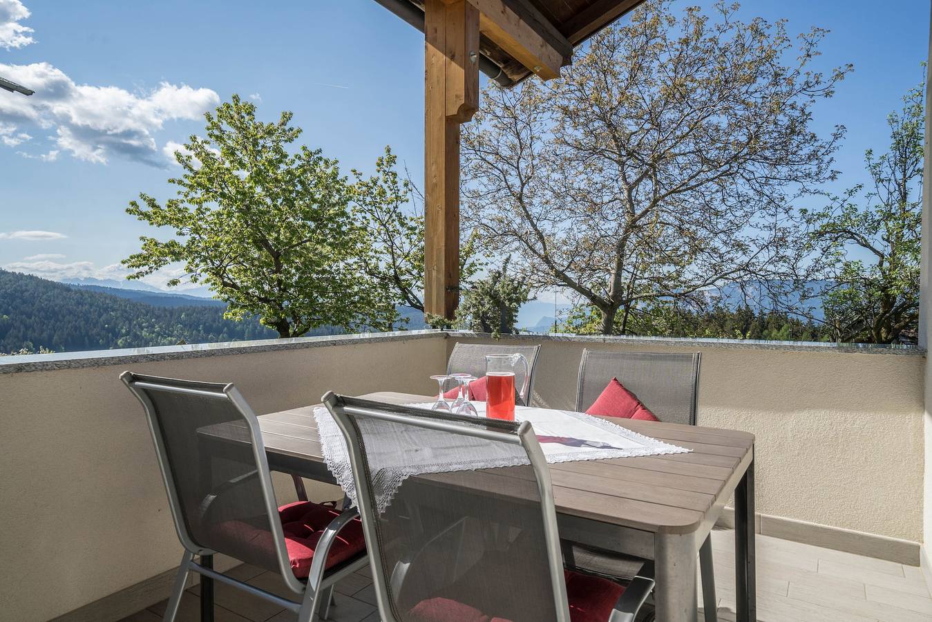 Ganze Wohnung, Ferienwohnung "Rotsteinhof Morgentau" mit Balkon & Wlan in Vöran, Sarntaler Alpen