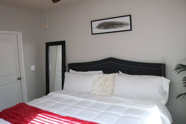 Apartment for 5 people, with balcony and yard in Houston