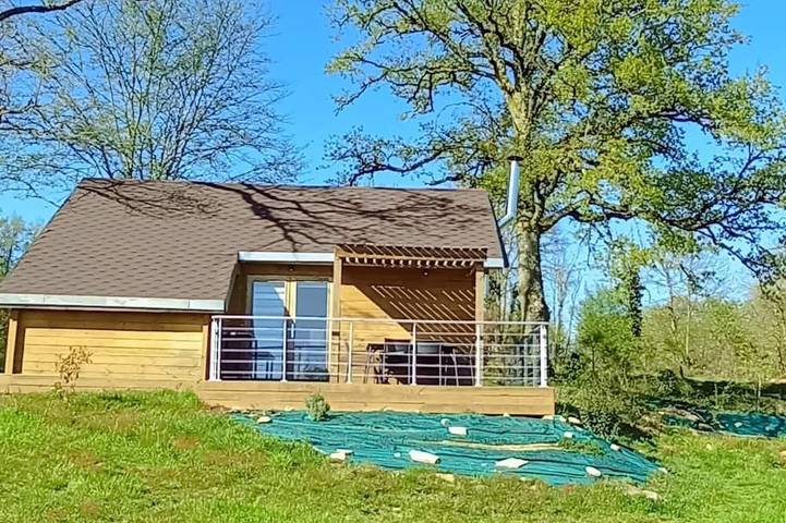 Gîte pour 6 personnes, avec terrasse et jardin, animaux acceptés à Servières-le-Château