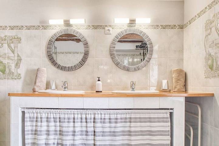 Gîte pour 15 personnes, avec piscine ainsi que jacuzzi et jardin à Montrem - 4