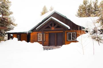 Log Cabin for 2 Guests in Island Park, Idaho, Picture 4