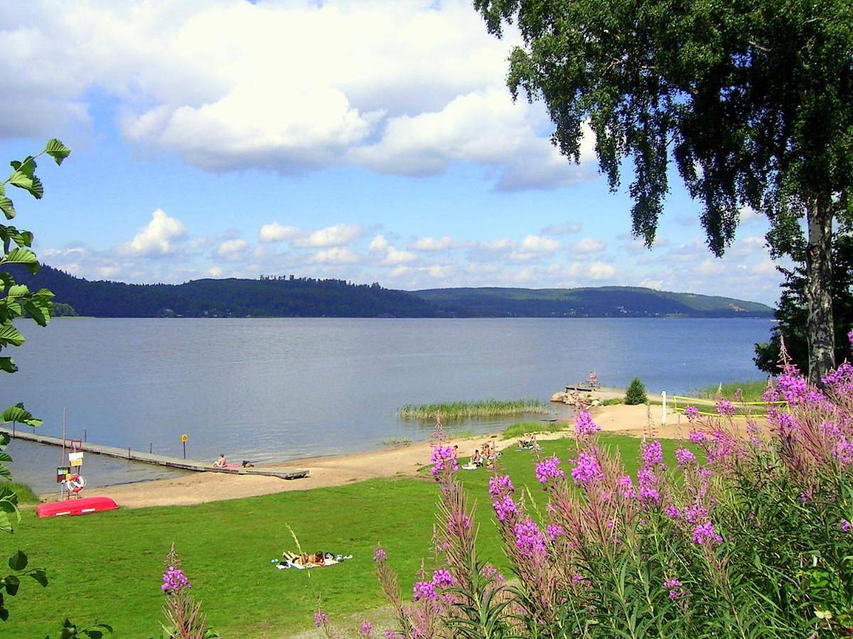 Skotteksgarden Lakefront Cottages and Camping near Ulricehamn in Marbäcks distrikt, Västergötland