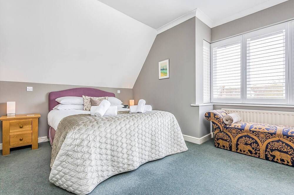 Pass the Keys | City Centre Town House w Parking in Chichester, West Sussex