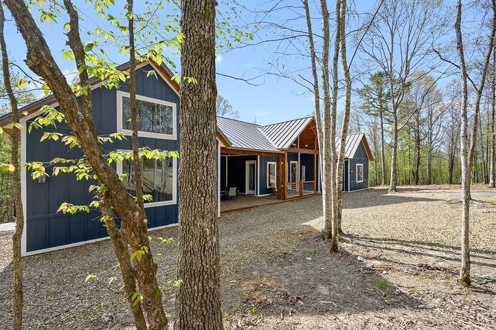 Glamping for 18 people, with yard and hot tub in Oklahoma