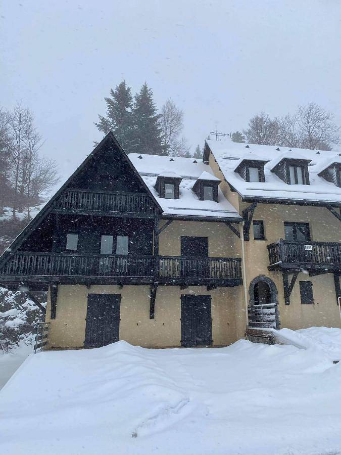 Appartement entier, Two-Bedroom Apartment in Station du Mourtis, Boutx