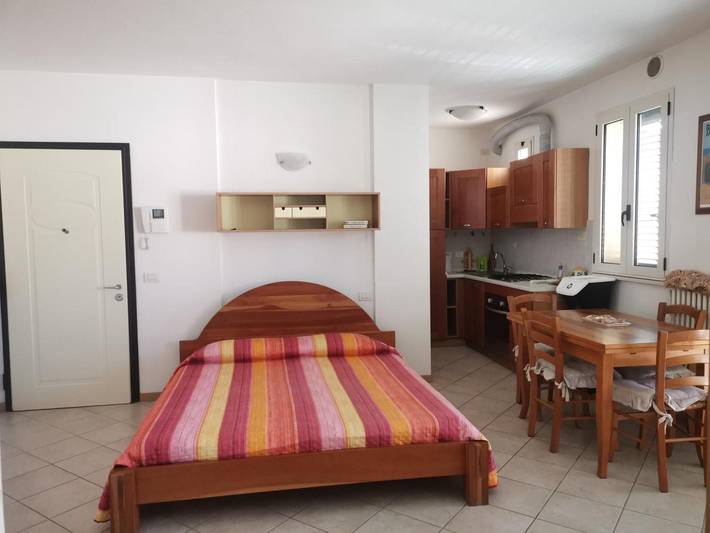 Ganze Wohnung, Apartment 'Marechiaro' mit Balkon, Wlan und Klimaanlage in Viserba, Rimini