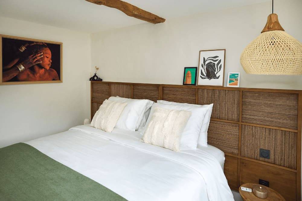 Between the mountains and the sea, a profound and eco-chic nature experience in in Montbolo, Céret und Umgebung