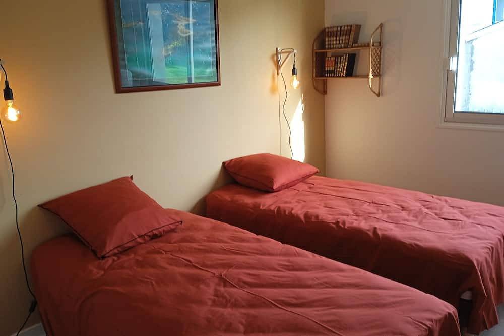 Near the port single-storey house with enclosed garden in Guilvinec, Region de Quimper