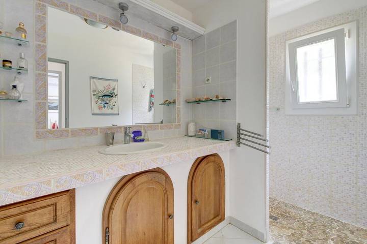 Chambre d’hôte pour 2 personnes, avec terrasse ainsi que jardin et vue, animaux acceptés à Martigues - 3