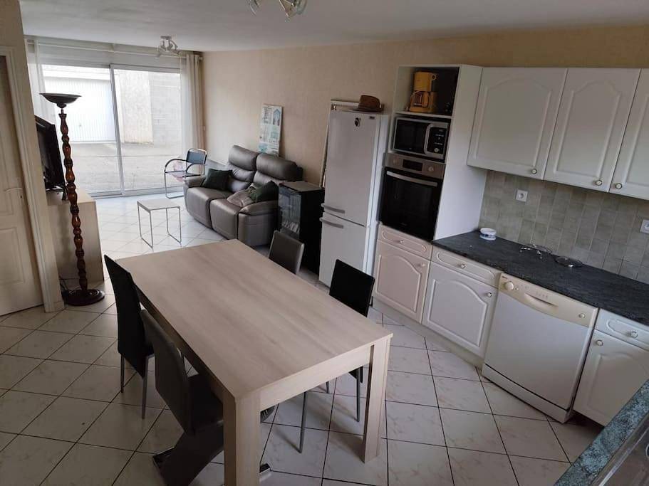 Two-Bedroom House in Carlus, Région d'Albi