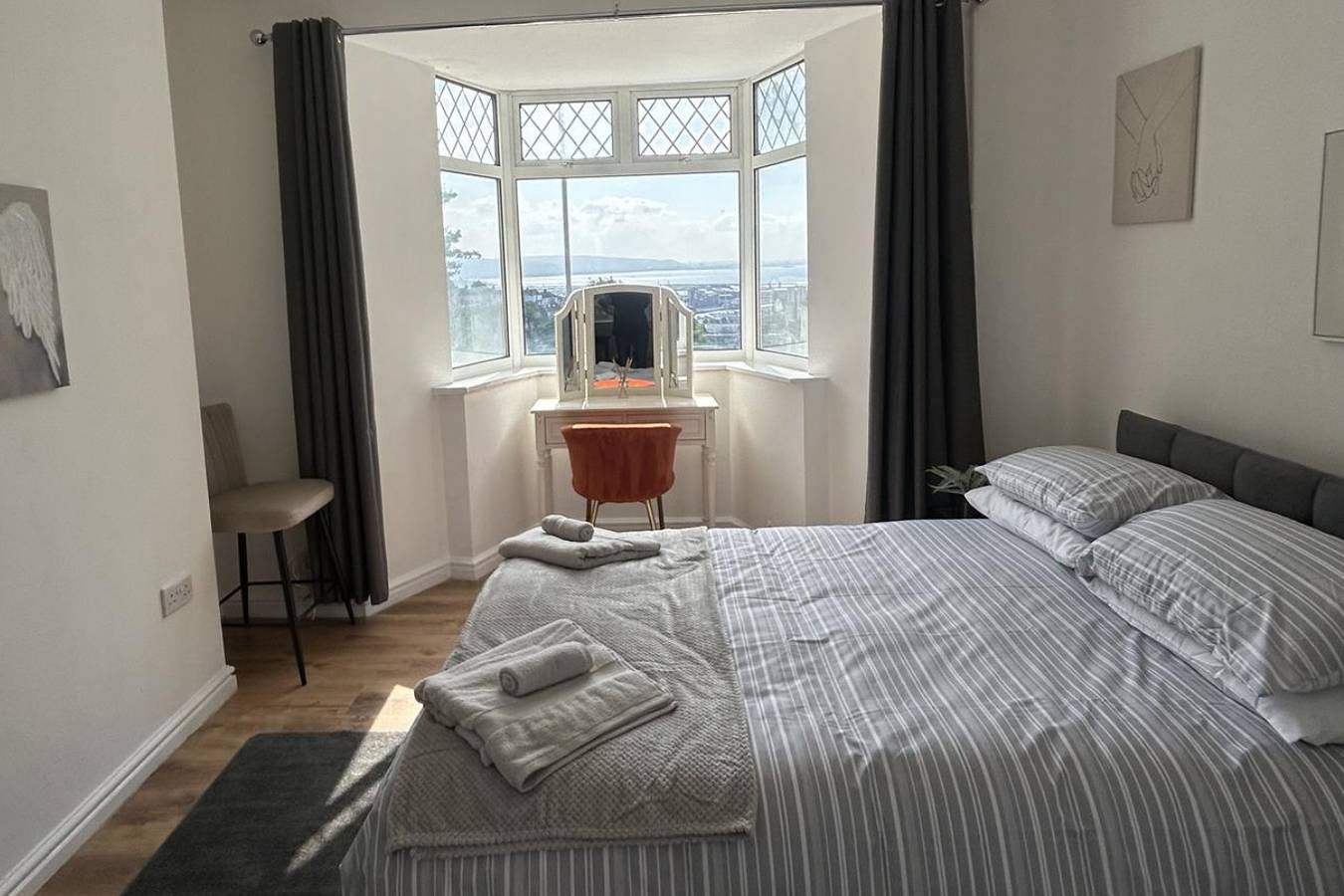 4 Bedroom House, Sleeps 7 - Central & Pet Friendly in Swansea, Swansea e dintorni