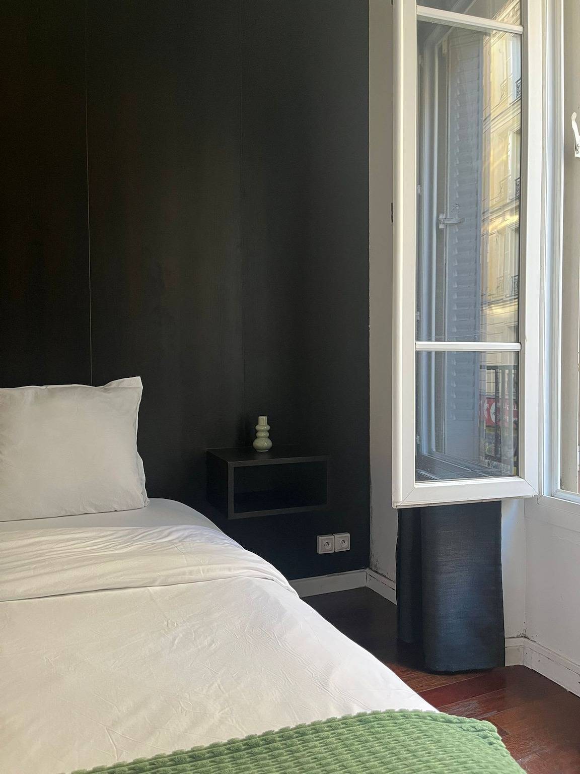 Entire apartment, Large Modern Studio close to the Eiffel Tower in Eiffel Tower, Paris