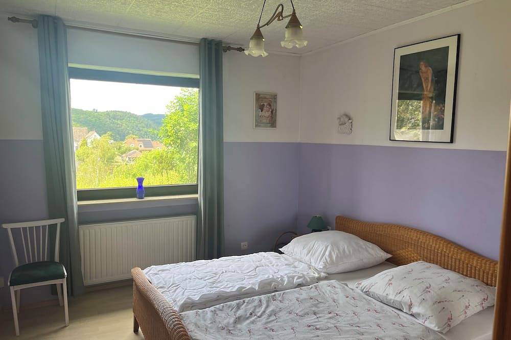 Ganze Wohnung, Gemütliche Ferienwohnung in Adenau - 10 Minuten Fußweg bis zur Nordschleife! in Adenau, Osteifel