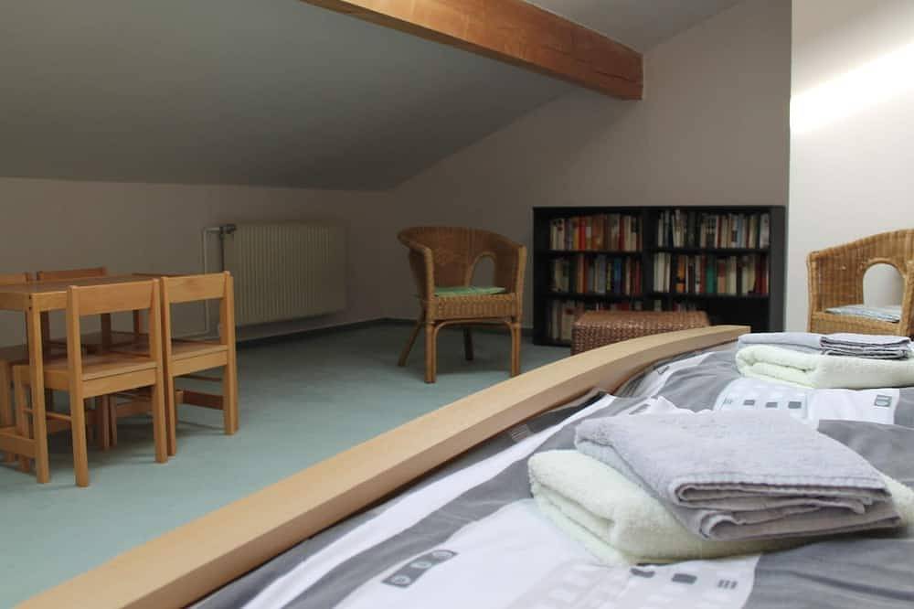 Ganze Wohnung, Geräumige Ferienwohnung in Boddin mit Garten in Boddin, Mecklenburgische Seenplatte