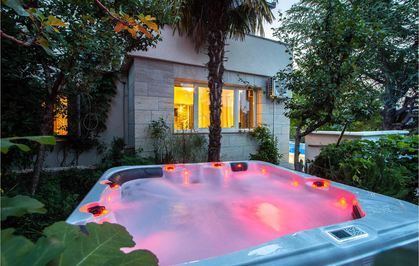 Gemütliche 2-Zimmer-Wohnung mit Pool, Terrasse und WLAN in Flussnähe in Imotski, Makarska Riviera