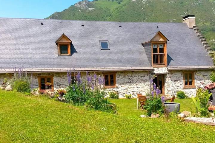 Location de vacances pour 10 personnes, avec Terrasse ainsi que Jardin et Vue à Campan - 3