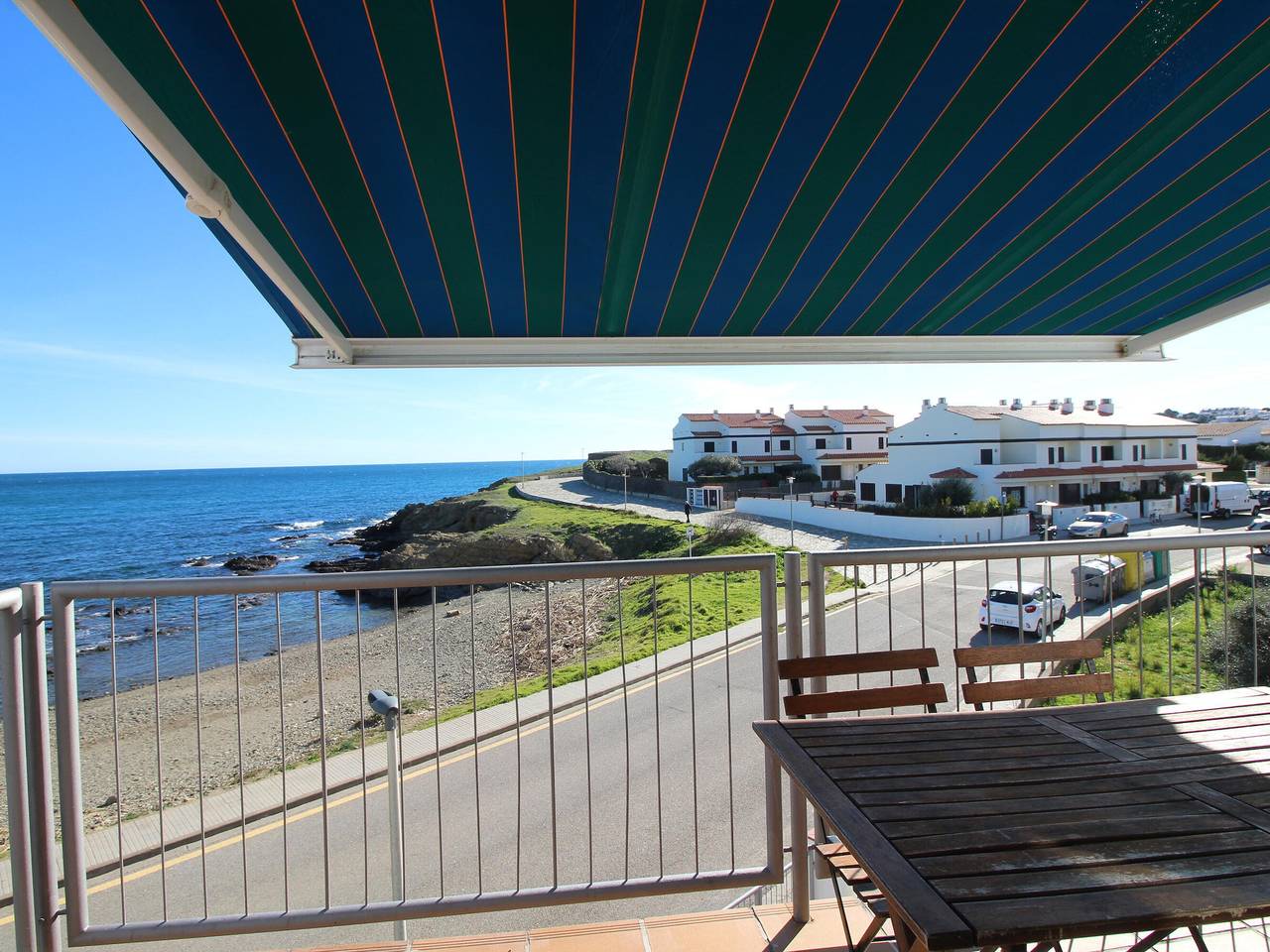 Ganze Wohnung, Meerblick-Apartment, 2 Schlafzimmer in Llançà in Llanca, Oberampurien