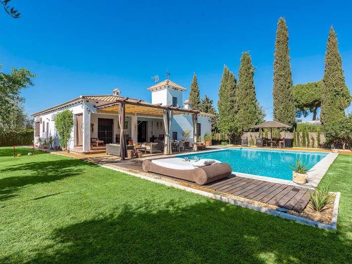 Ferienhaus für 9 Personen, mit Terrasse und Pool sowie Garten - 1