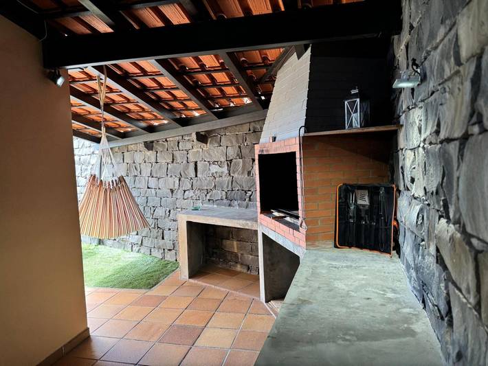 Ganze Wohnung, Ferienwohnung 'Alforra Residence 2' mit Bergblick, Gemeinschaftsterrasse und WLAN in Câmara de Lobos, Madeira