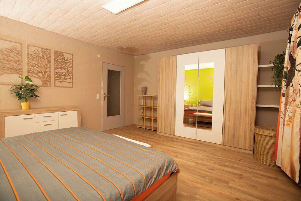 Apartamento entero, Spacious, barrier-free, modern 4-star vacation apartment, directly on the edge of the forest in Neunkirchen, Sarre