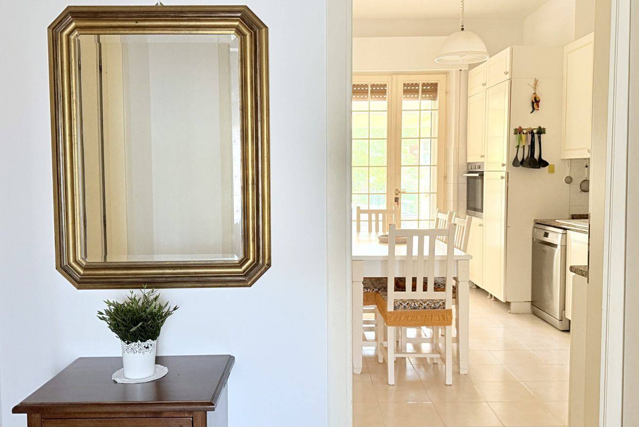 Appartement entier, S353 – Sirolo, Spacious Four-Room Apartment with Garden and Full Amenities in Sirolo, Riviera del Conero