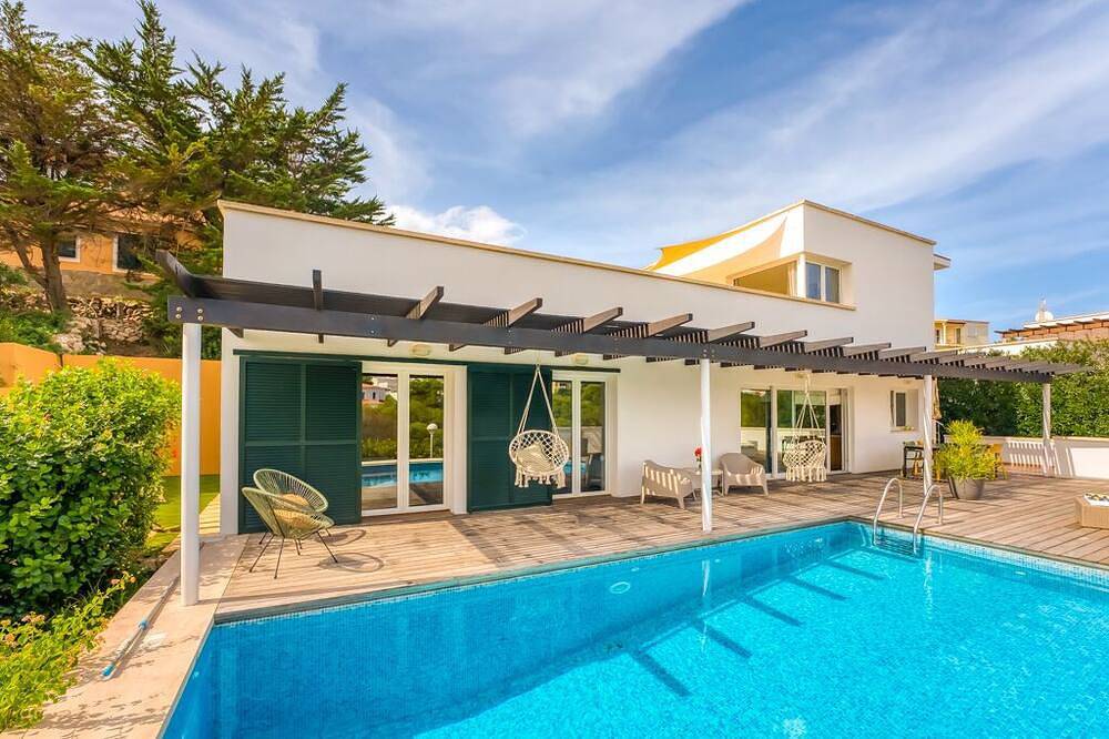 Elegant villa in Cala Llonga with views to the harbor of Mahón, Menorca in Cala Llonga (Menorca), Maó