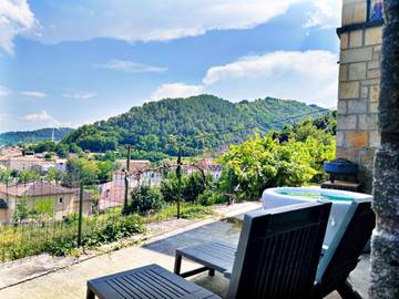 Gîte pour 2 personnes, avec jardin et jacuzzi à Vals-les-Bains